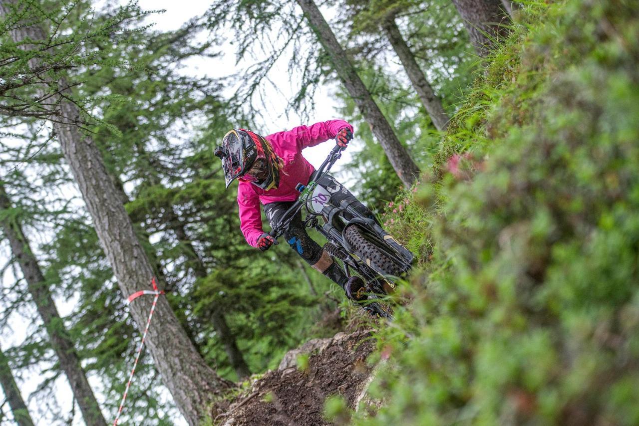 Bikeski Family Hotel, B&B, Apartaments, Rooms Mezica Exterior foto